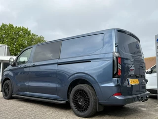 Ford Transit Custom Ford Transit Custom 300 2.0 TDCI L2H1 Limited DC | SCI | 136pk | Dubbele Cabine | Chrome Blue | Trekhaak | Dubbele Schuifdeur | Bijrijdersstoel | Sidesteps | Bumperpakket | Zwarte velgen  | Stoelverwarming | Camera - afbeelding nr 4