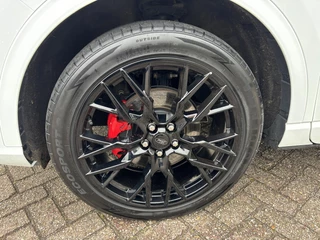 Ford Kuga Ford Kuga 2.5 PHEV ST-Line X 225pk | Black Pack | Adaptive cruise control | Winter Pack | BTW verrekenbaar | 20 inch velgen |  Rode Remklauwen | Zwart dak + Spiegels - afbeelding nr 10