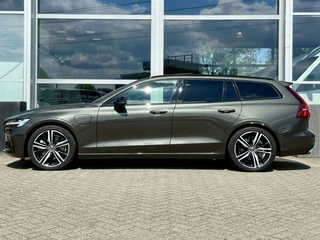 Volvo V60 Volvo V60 2.0 T6 PHEV AWD Plus Dark|PANO|TREK|H&K|PILOT|CARPLAY - afbeelding nr 3