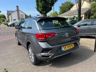 Volkswagen T-Roc Volkswagen T-Roc 1.0 TSI STYLE / NAVI / CARPLAY / ADAP. CRUISE / 18'' LMV / DAB / PDC - afbeelding nr 4