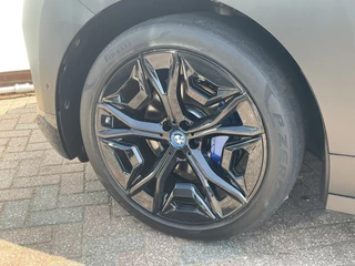 BMW iX BMW iX xDrive50 High Executive 112 kWh Laser B&W Pano.dak Trekhaak M-sport - afbeelding nr 10