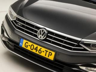 Volkswagen Passat 150Pk Automaat (PANORAMADAK, APPLE CARPLAY, DIGITAL COCKPIT, LUXE LEDEREN SPORTSTOELEN, 360 CAMERA, STOELVERWARMING, ZWART HEMEL, ADAPTIVE CRUISE, NIEUWSTAAT) - afbeelding nr 35