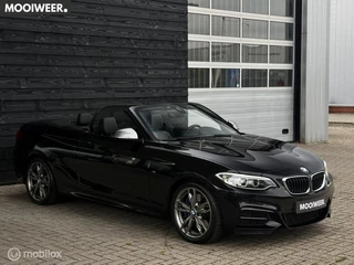 BMW 2 Serie Cabrio M235i High Executive | Leder | 326 PK