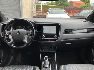Mitsubishi Outlander Mitsubishi Outlander 2.4 PHEV Instyle 225 pk 4WD AUT. | 1e eigenaar | dealer onderhouden | leder interieur | trekhaak | navigatie - afbeelding nr 15