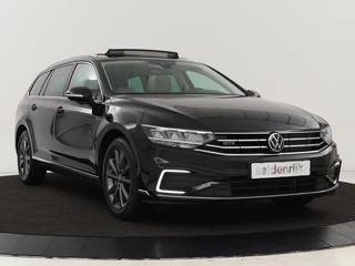 Volkswagen Passat Volkswagen Passat 1.4 TSI GTE | Panoramadak | Stoelverwarming |  Leder/Alcantara | Camera | Carplay | Adaptive cruise | Matrix LED | Massage | Navigatie - afbeelding nr 40