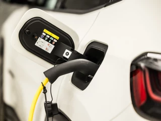 Jeep Compass 240Pk Automaat (APPLE CARPLAY, GROOT NAVI, 360 CAMERA, VIRTUAL COCKPIT, LEDER, KEYLESS, SPORTSTOELEN, ADAPTIVE CRUISE, GETINT GLAS, LED KOPLAMPEN, NIEUWSTAAT) - afbeelding nr 35