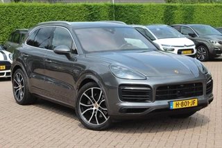 Porsche Cayenne Porsche Cayenne 3.0 E-Hybrid / Trekhaak / 360Camera / Burmester / Sportdesign / Sportchrono / Softclose / 21'' / Luchtvering / Keyless / Stuurverwarming / Matrix LED / DAB - afbeelding nr 37