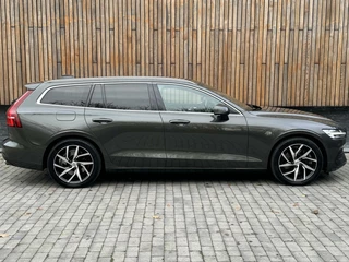 Volvo V60 Volvo V60 2.0 T6 Twin Engine AWD 253pk | Comfortstoelen leer | Stoelverwarming | Navigatiesysteem | Trekhaak uitklapbaar | 18 inch lichtmetalen velgen | Apple CarPlay | LED verlichting | Getint glas achter | Parkeersensoren achter - afbeelding nr 26