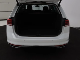 Volkswagen Passat Volkswagen Passat 1.4 TSI PHEV GTE | Stoelverwarming | Massage |  Carplay | Camera | Adaptive cruise | Matrix LED | Navigatie | Memory | Sfeerverlichting - afbeelding nr 13