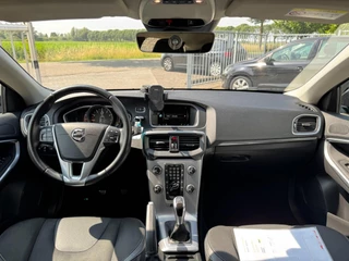 Volvo V40 Volvo V40 2.0 T2 Momentum 185PK / 4-SEIZOENENBANDEN / FULL LED / STOELVERW. / PDC / TREKHAAK - afbeelding nr 2