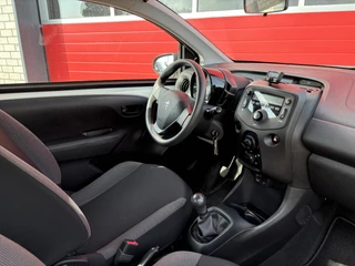 Peugeot 108 Peugeot 108 1.0 e-VTi Junior RADIO / CV OP AB / PARROT /  NL-AUTO - afbeelding nr 3