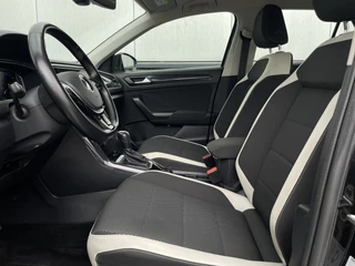 Volkswagen T-Roc Volkswagen T-Roc 1.5 TSI Sport | LED | Trekhaak | Carplay | Camera | PDC - afbeelding nr 21