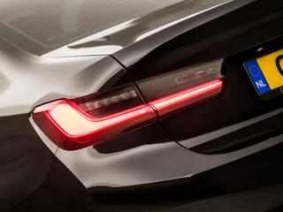 BMW 3 Serie 293Pk Automaat (APPLE CARPLAY, M STUUR, 1e EIGENAAR, GROOT NAVI, STOELVERWARMING, LEDEREN SPORTSTOELEN, CAMERA, ZWART HEMEL, GETINT GLAS, HIFI, LANE ASSIST, NIEUWE APK, NIEUWSTAAT) - afbeelding nr 30