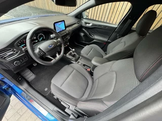 Ford Focus Ford Focus Wagon 1.0 EcoBoost Hybrid ST Line | Navigatiesysteem | Stoelverwarming | Stuurverwarming | LED verlichting | Apple CarPlay | Achteruitrijcamera | Inparkeerhulp | Parkeersensoren voor en achter - afbeelding nr 7