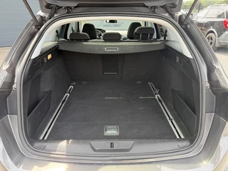 Peugeot 308 Peugeot 308 SW 1.2 PureTech Blue Lease Executive 2e Eigenaar,Pano,110pk,Navi,Dealer Onderhouden,Clima,Cruise,Pdc V+A,Lm velgen,Apk tot 12-2025 - afbeelding nr 19