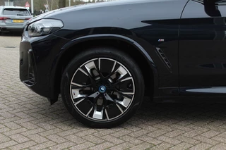 BMW iX3 BMW iX3 High Executive 80 kWh / SoH 99% / Trekhaak / Panoramadak / 360Camera / Head-up / 20'' / Leder / Harman Kardon / Sfeerverlichting / Dodehoek / DAB / Stoelverwarming / ACC - afbeelding nr 15