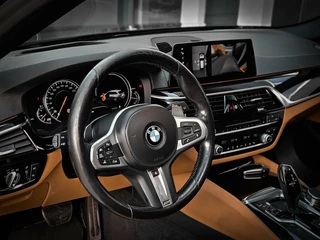 BMW 5 Serie BMW 5-serie Touring 530d xDrive M-Sport | HUD | PANO | H&K | TREKHAAK | LEER | CARPLAY | FULL OPTION - afbeelding nr 31