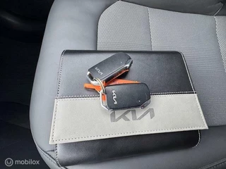 Kia Niro Kia Niro 1.6 GDi PHEV DynamicLine Edition / Plug-inn Hybride / volledig elektrisch rijden 65 km hierna Hybride aandrijving , Navi / Camera achter / Parkeerhulp rondom / Stoel & stuur verwarming / Keyless , fab garantie 7 jaar / 150.000km - afbeelding nr 33