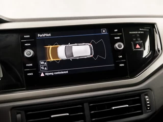 Volkswagen Polo Volkswagen Polo 1.0 TSI Sportline (APPLE CARPLAY, GETINT GLAS, PARKEERSENSOREN, SPORTSTOELEN, ADAPTIVE CRUISE, LED ACHTERLICHTEN, NIEUWE APK, NIEUWSTAAT) - afbeelding nr 13