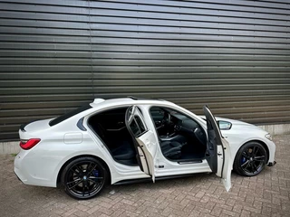 BMW 3 Serie BMW 3 Serie 330i M-PERFORMANCE DAK|HEADUP|360CAM|ACC|INDIVIDUAL - afbeelding nr 18