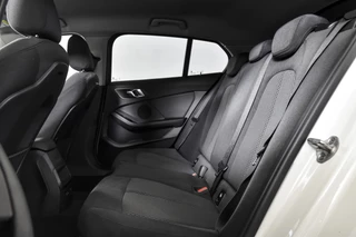 BMW 1 Serie | Cruise | PDC | NAV+ Apple Car Play | EEC | LM 19