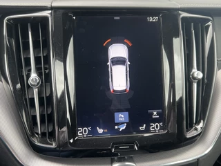 Volvo XC60 Navigatie Panoramadak Luchtvering Camera Head Up Display Leder Dashboard Carplay Elek. Stoel 19 Inch Velgen Stoelverwarming Standkachel On Call 1e Eigenaar Plug In Hybride BTW Auto - afbeelding nr 20