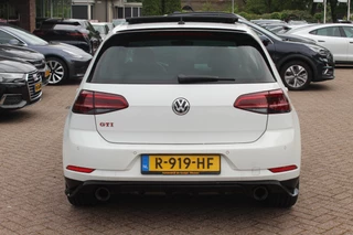 Volkswagen Golf Volkswagen Golf 2.0 TSI GTI TCR / Akrapovic / Panoramadak / Camera / 19'' / Leder / Navigatie / Keyless / Dynaudio / Dodehoek / Stoelverwarming / DAB / ACC - afbeelding nr 15