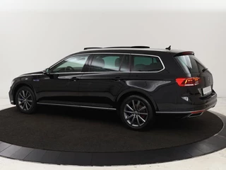 Volkswagen Passat Volkswagen Passat 1.4 TSI GTE | Panoramadak | Stoelverwarming |  Leder/Alcantara | Camera | Carplay | Adaptive cruise | Matrix LED | Massage | Navigatie - afbeelding nr 2