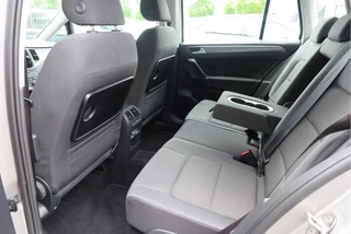 Volkswagen Golf Sportsvan Cruise-control,PDC, LMV,Achteruitrijcamera ,Stoelverwarming, Navigatie . etc. . - afbeelding nr 23