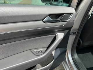 Volkswagen Passat Volkswagen Passat Variant 1.4 TSI ACT Connected Series Aut Navi ECC Pano Trekhaak - afbeelding nr 35