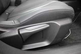 Peugeot 208 Peugeot 208 1.2 100PK GT | NAVIGATIE | APPLE CARPLAY/ANDROID AUTO | DODEHOEK DETECTIE | FULL LED KOPLAMPEN | CLIMATE CONTROL | 3-D INSTRUMENTENPANEEL | 17