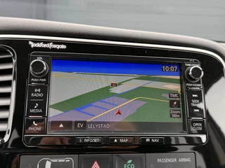 Mitsubishi Outlander Mitsubishi Outlander 2.0 PHEV Executive Edition Navi,Camera,Alcantara,Trekhaak,Stoelverkoeling,Stoelverwarming,Pdc V+A,Clima,Cruise,Dealer Onderhouden,Nieuwe Apk bij Aflevering - afbeelding nr 10