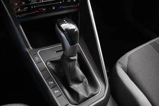 Volkswagen Polo Volkswagen Polo 1.0 TSI DSG Style 110Pk | Navigatie | Apple Carplay/Android Auto | Climate Control | Virtual Cockpit | Adaptive Cruise Control | Parkeersensoren | Lane Assist | Privacy Glass | - afbeelding nr 17
