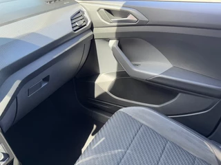 Volkswagen T-Cross Volkswagen T-Cross 1.0 TSI AUT. R-LINE LED NAVI CARPLAY DIGITALE SCHERM AIRCO LMV P - afbeelding nr 14