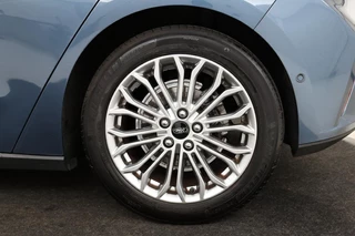 Ford Focus Ford Focus 1.0 EcoBoost Titanium | Stoel & stuurverwarming |  Trekhaak | Adaptive cruise | B&O Sound | Full LED | Camera | Side Assist | Carplay | Navigatie | Keyless - afbeelding nr 29