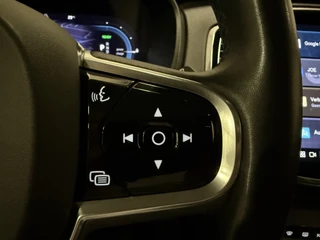 Volvo XC90 Volvo XC90 T8 Recharge AWD R-Design BLACK LONG RANGE PANO/TREKHAAK/HEAD-UP/MEMORY/H&K/CAMERA/ACC/PILOT-ASSIST/KEYLESS/LEER-SPORT/GOOGLE/PRIVACY/20