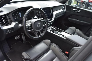 Volvo XC60 Volvo XC60 2.0 T8 Twin Engine AWD R-Design | Pano | Winterpakket | Trekhaak | Camera | - afbeelding nr 8