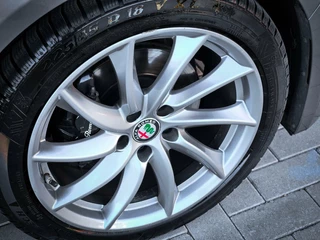 Alfa Romeo Giulia Alfa Romeo Giulia 2.0T Super | PANORAMADAK | KEYLESS | DNA | LANE ASSIST | VOL OPTIES! - afbeelding nr 11