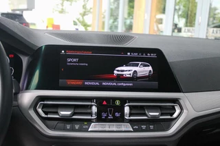 BMW 3 Serie BMW 3-serie Touring 320e Business Edition Plus|PlugInHybride|Camera|PDC|AppleCarPlay|20