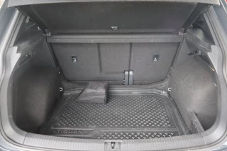 Volkswagen Tiguan Volkswagen Tiguan 1.5 TSI R-Line | Geen import | Black Style | Schuifdak | Digitaa - afbeelding nr 20