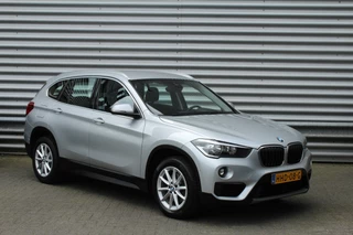 BMW X1 BMW X1 sDrive18i 141pk AUTOMAAT NL-Auto 74.942km Clima Cruise Navi Camera HUD Keyless El. Klep 17