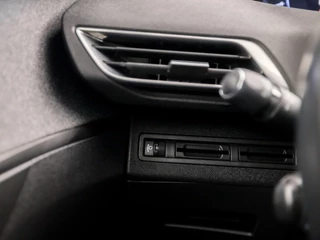 Peugeot 5008 Peugeot 5008 1.2 Puretech Sport 7 Persoons (APPLE CARPLAY, GROOT NAVI, LEDER, STOELVERWARMING, 360 CAMERA, SPORTSTOELEN, KEYLESS, GETINT GLAS, TREKHAAK, DAB+, NIEUWE APK, NIEUWSTAAT) - afbeelding nr 26