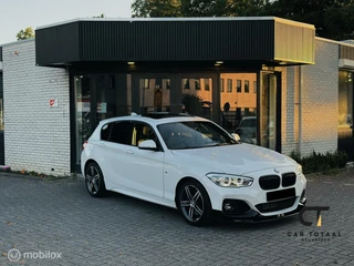 BMW 1 Serie BMW 1-serie 118i High Executive|PANO|KEYLESS|CARPLAY| - afbeelding nr 2