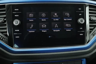 Volkswagen T-Roc Volkswagen T-Roc 1.5 TSI Sport | Stoelverwarming | Full LED |  Trekhaak | Navigatie | Climate control | PDC | Sportstoelen | Cruise control | Bluetooth - afbeelding nr 25