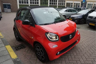 Smart Fortwo Verwarmd stuurwiel | Stoelverwarming |  Stoelverwarming | Cruise control | LED pakket | 15inch sportvelgen | Touchscreen Full Map Navigatie | BlueTooth interface | Mirrorlink/ Android Auto | Achteruitrijcamera | Parkeersensoren - afbeelding nr 10