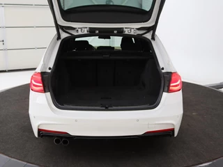 BMW 3 Serie BMW 3-serie 320i M Sport | Sportstoelen | Alcantara |  Full LED | Navigatie | Climate control | Bluetooth | Parkeerhulp | Cruise control - afbeelding nr 22