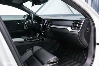 Volvo V60 Volvo V60 2.0 T8 Recharge AWD R-Design | NL auto | DAB+ | CarPlay | Adaptive | Blis | Rijklaar | - afbeelding nr 43