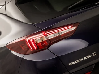 Opel Grandland X (APPLE CARPLAY, GROOT NAVI, CAMERA, GETINT GLAS, SPORTSTOELEN, LEDER, LANE ASSIST, NIEUWSTAAT) - afbeelding nr 28