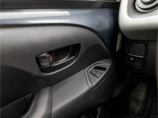 Peugeot 108 Peugeot 108 1.0 VTi Sport Automaat (AIRCO, LM VELGEN, SPORTSTOELEN, ELEK RAMEN, XENON, BLUETOOTH, NIEUWE APK, NIEUWSTAAT) - afbeelding nr 21