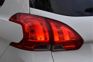 Peugeot 2008 | NL-Auto | Pano.dak | Nav | Cruise Contr | Climate Contr | PDC | Trekhaak | NAP - afbeelding nr 26